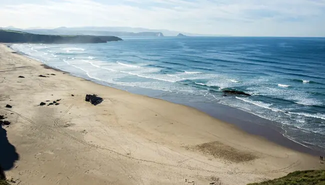 Surf en Asturias, todos los secretos para un viaje perfecto